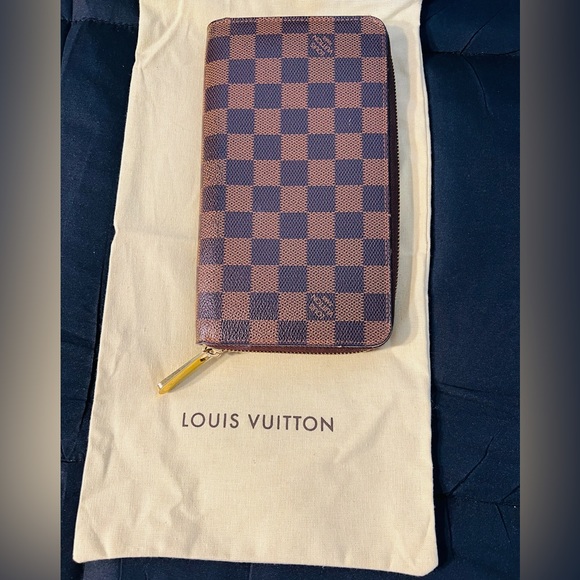 Louis Vuitton Zippy Wallet - Picture 1 of 7